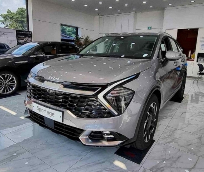 Tin xe hot 19/4: Toyota Fortuner &lsquo;lột x&aacute;c&rsquo; với thiết kế ấn tượng, cho Hyundai Santa Fe &lsquo;tắt điện&rsquo; ảnh 2
