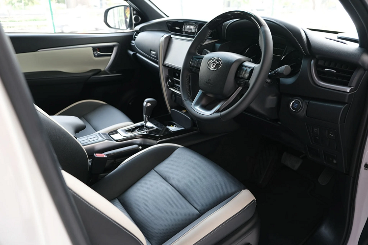 Chi tiết phiên bản mới của Toyota Fortuner, thiết kế và trang bị khiến Hyundai Santa Fe ‘tắt điện’ ảnh 5