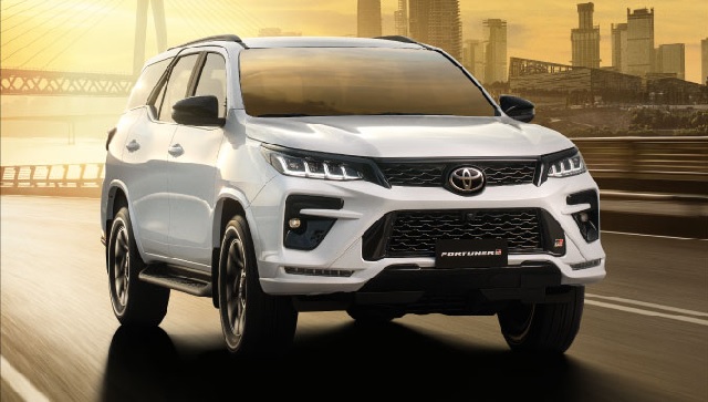 Toyota Fortuner ra mắt phi&ecirc;n bản mới: Thiết kế thể thao, gi&aacute; b&aacute;n l&agrave;m Hyundai Santa Fe cho&aacute;ng v&aacute;ng ảnh 1