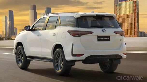 Chi tiết phiên bản Toyota Fortuner mới khiến khách hàng điên đảo, Hyundai Santa Fe cũng chào thua ảnh 1