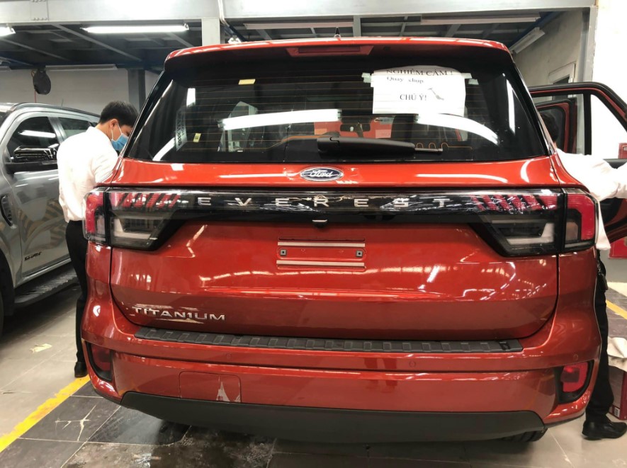 Rò rỉ thông số kỹ thuật Ford Everest 2023 khiến khách Việt phát cuồng, Hyundai Santa Fe chạy té khói ảnh 3