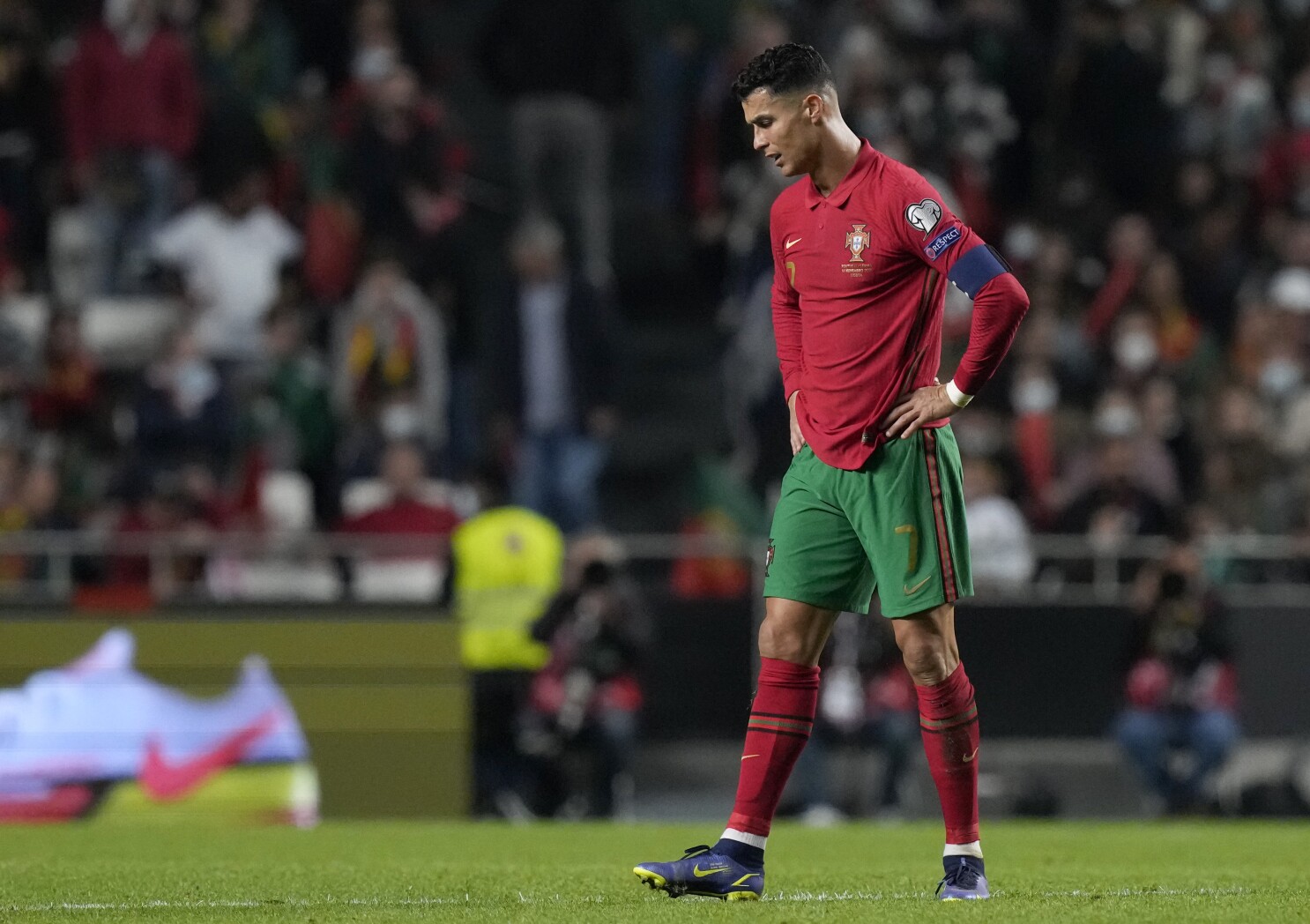 Tin bóng đá quốc tế 27/9: Sao MU bị loại khỏi tuyển Anh; Ronaldo có nguy cơ không được dự World Cup?