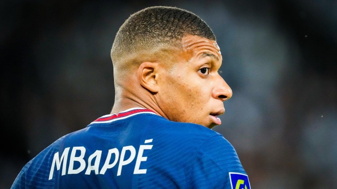 MU gia nhập cuộc đua giành chữ ký Mbappe, sẵn sàng để Ronaldo đến PSG?