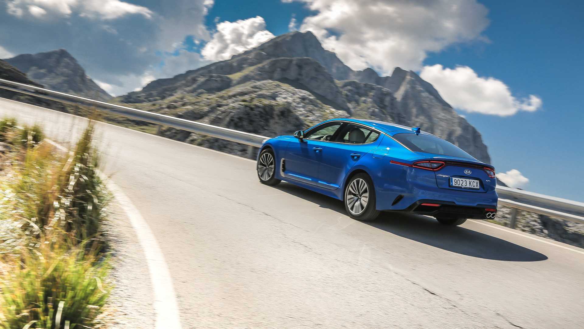 Kia Stinger GT-Line 2020 cập bến thị trường Mỹ, đối đầu BMW 3-Series và Lexus IS