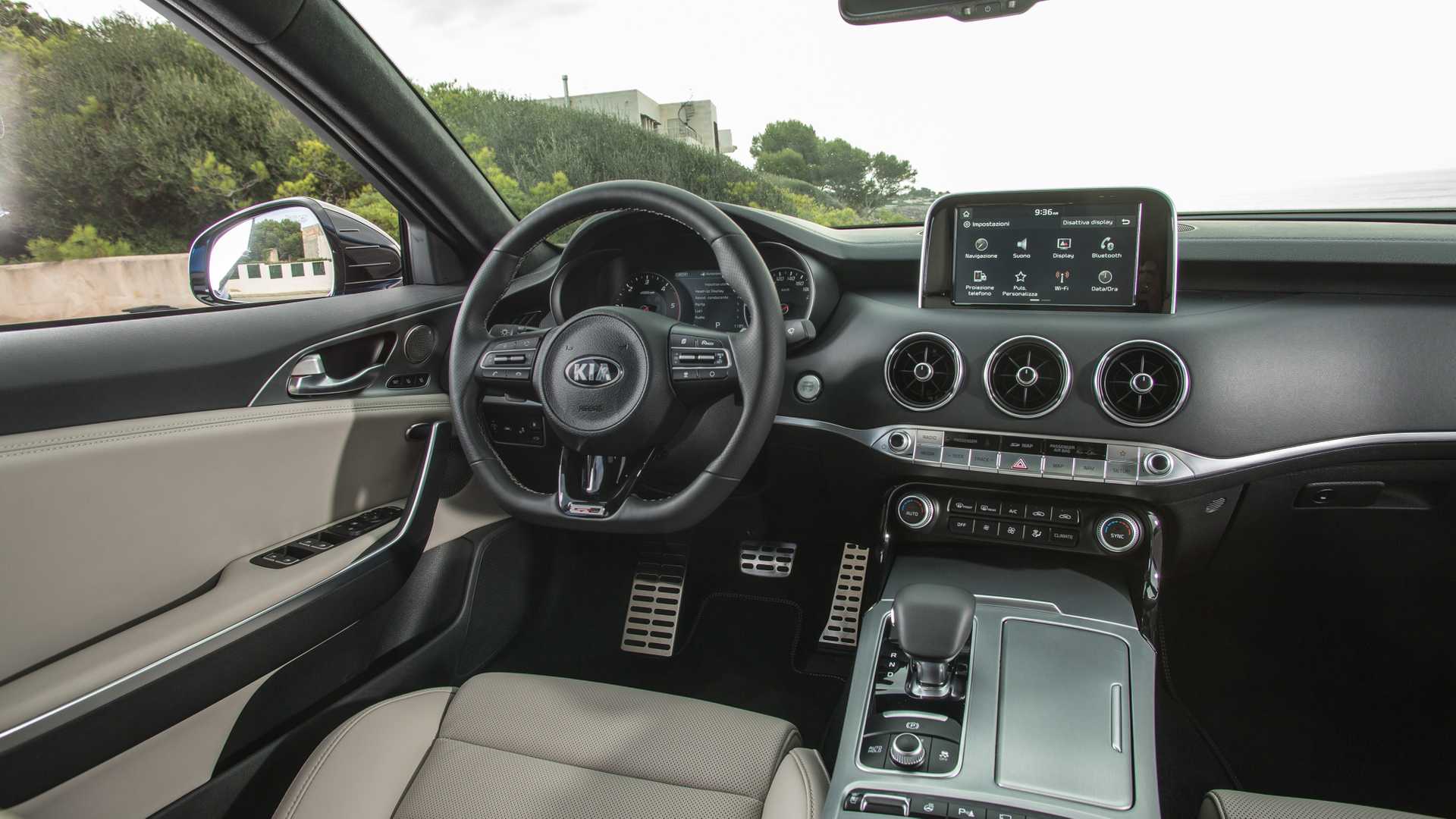 Kia Stinger GT-Line 2020 cập bến thị trường Mỹ, đối đầu BMW 3-Series và Lexus IS