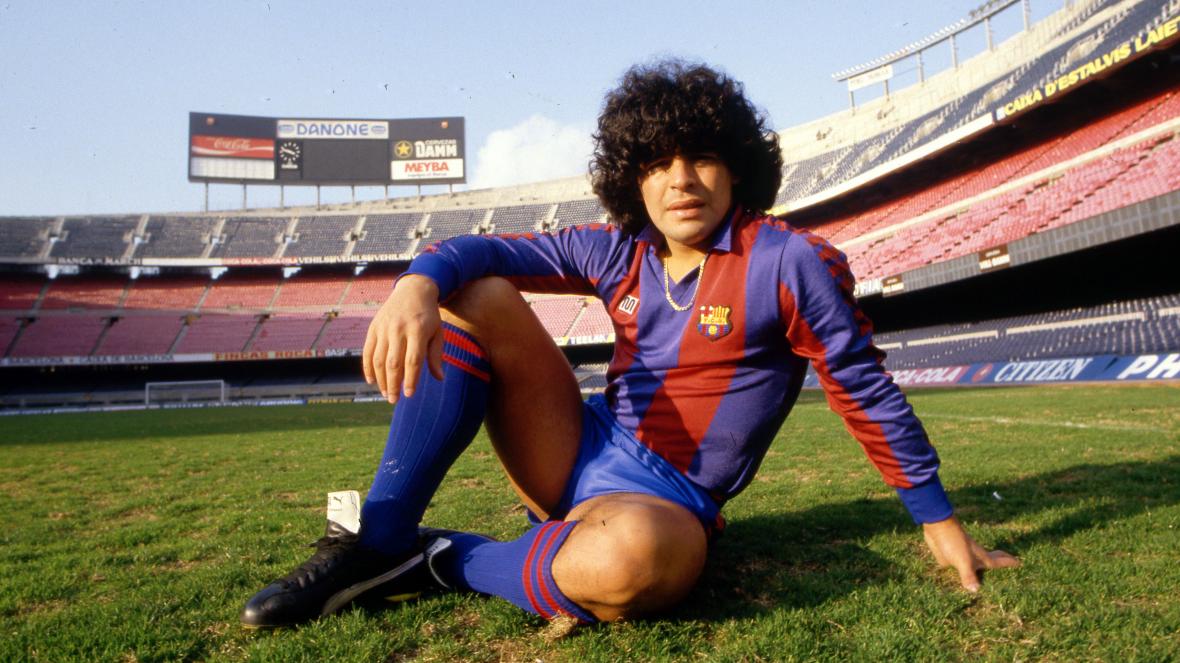 Nhìn lại sự nghiệp lẫy lừng của huyền thoại bóng đá Diego Maradona