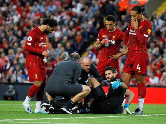 Donny Van De Beek gặp chấn thương 'kinh dị' và sự thật xấu xí về giải đấu hấp dẫn nhất thế giới