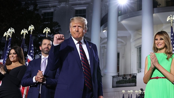 Hậu bầu cử, T&ograve;a &aacute;n Tối cao bất ngờ tuy&ecirc;n bố trao chiến thắng cho ch&iacute;nh quyền Donald Trump