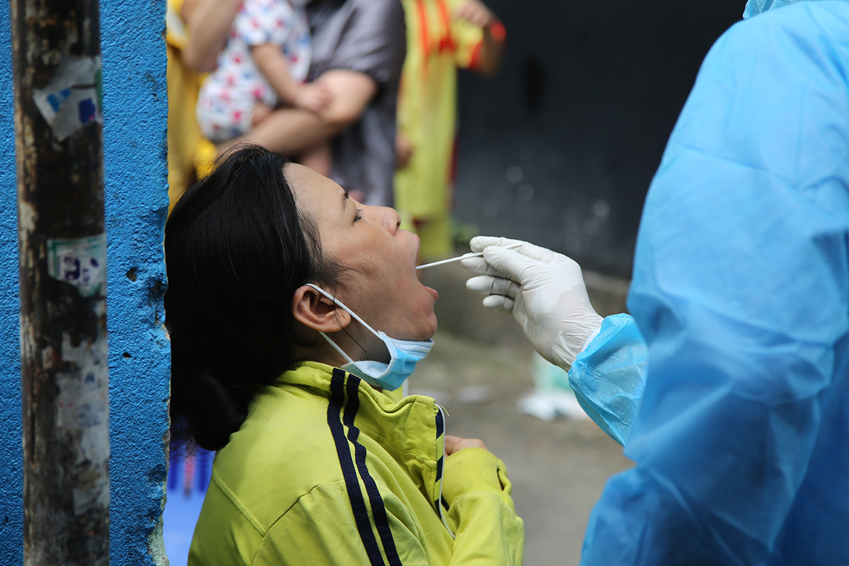 TP.HCM c&oacute; nguy cơ b&ugrave;ng dịch COVID-19: Phong tỏa 52 căn hộ, 1 t&ograve;a nh&agrave;, 2000 trẻ em phải nghỉ học