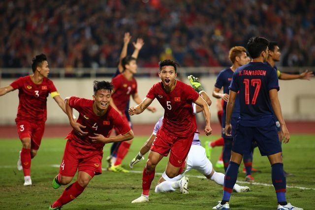 BXH FIFA mới nhất: Đội tuyển Việt Nam vẫn vô đối khu vực, 'chấp' Thái Lan đuổi cả năm vẫn không kịp!