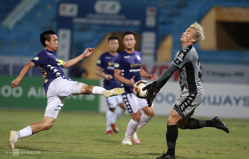 Chỉ v&agrave;o s&acirc;n 1 ph&uacute;t, B&ugrave;i Tiến Dũng vẫn l&agrave;m n&ecirc;n điều kỳ diệu trong m&ugrave;a giải đ&aacute;ng qu&ecirc;n với TP.HCM