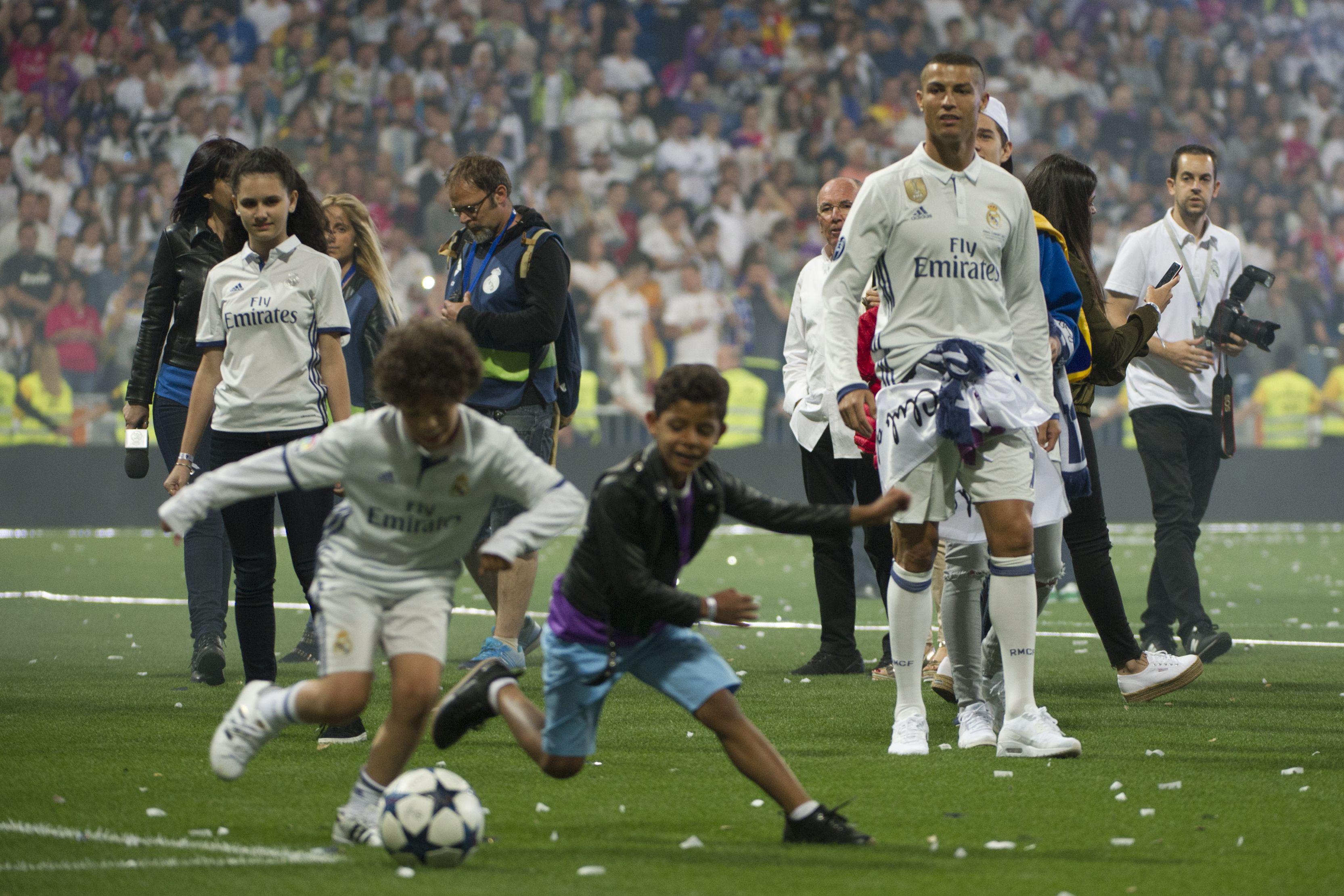 Hồi ký Ronaldo (P4): Nỗi ám ảnh về hai chữ Gia Đình và ước mơ trở thành cầu thủ vĩ đại nhất lịch sử