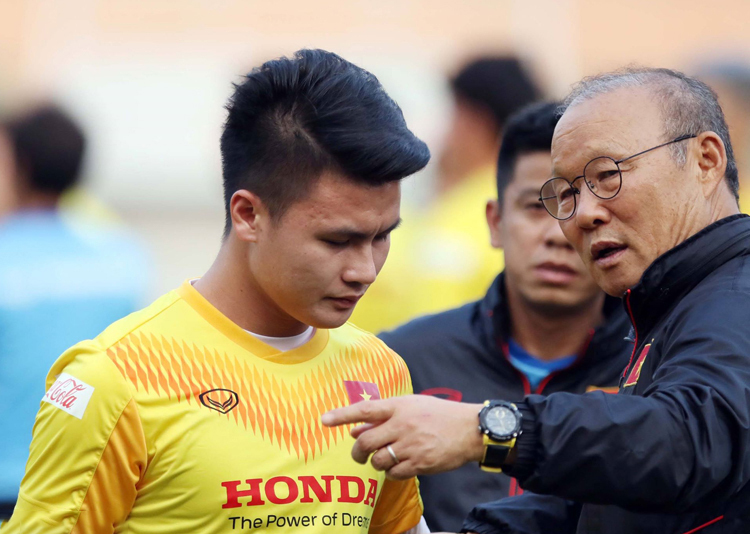 Danh sách U23 Việt Nam dự SEA Games: Quang Hải bị gạch tên, HLV Park gọi Công Phượng vào phút chót?