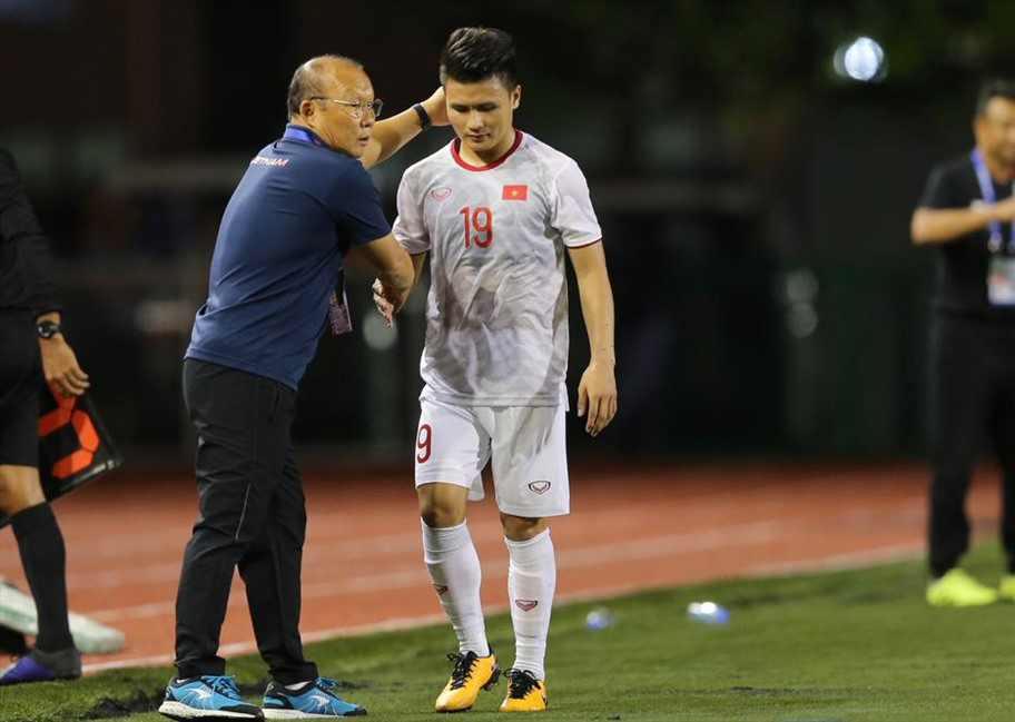 'Ng&atilde; ngửa' với đ&atilde;i ngộ thấp kh&oacute; tin của Quang Hải ở ch&acirc;u &Acirc;u: K&eacute;m xa cầu thủ hạng trung tại Việt Nam?