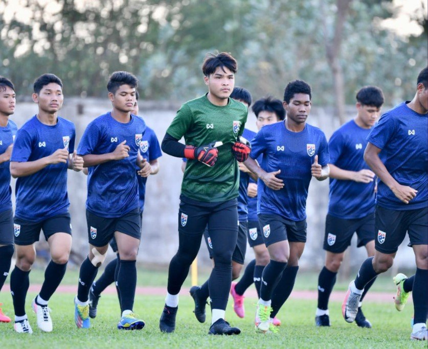 Trụ cột Thái Lan thừa nhận áp lực trước phong độ 'hủy diệt' của U23 Việt Nam, lo sợ mất chức vô địch