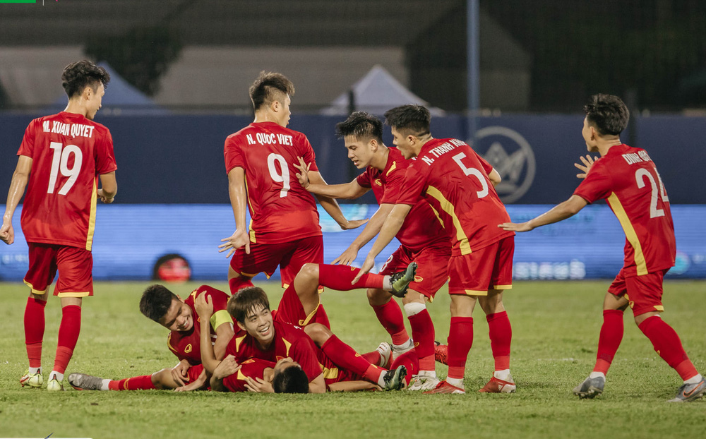 Đ&aacute;nh bại Th&aacute;i Lan ở giải U23 Đ&ocirc;ng Nam &Aacute;, U23 Việt Nam bất ngờ đối mặt với &aacute;n phạt 'ng&agrave;n đ&ocirc;' của AFF