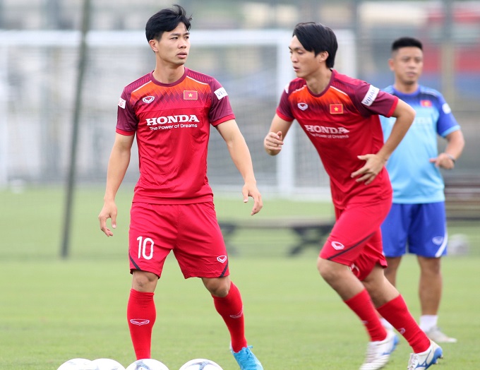 Tin bóng đá tối 25/1: Danh sách rút gọn Quả Bóng Vàng Việt Nam 2021: Công Phượng bất ngờ bị gạch tên