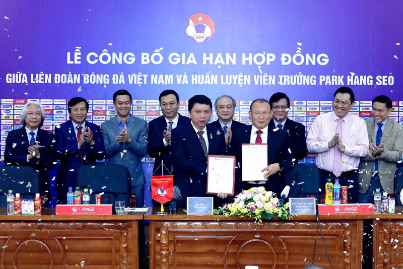 HLV Park Hang Seo đồng ý giảm lương, gia hạn hợp đồng với VFF để đưa ĐT Việt Nam dự World Cup 2026?