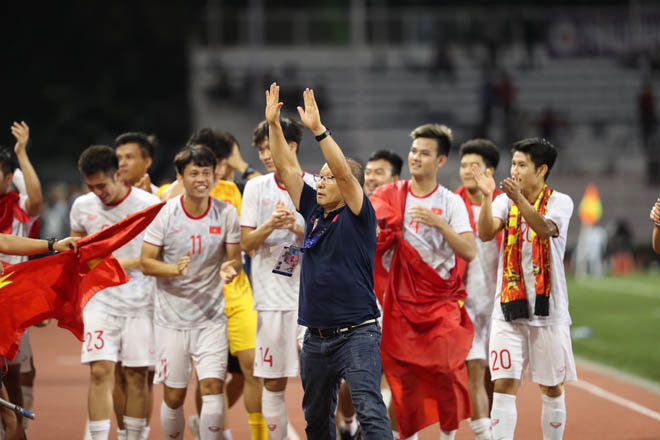 Bóng đá Việt Nam 8/7: HLV Park khiến NHM ngỡ ngàng; Quang Hải sở hữu kỷ lục 'đáng mơ ước' ở Pau FC