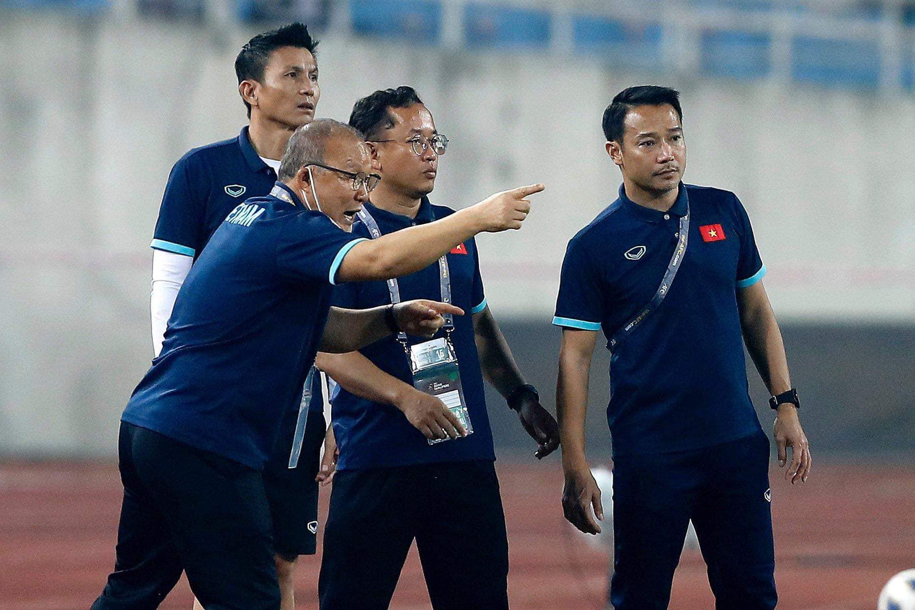 Không được VFF trao quyền dẫn dắt U23 Việt Nam, trợ lý HLV Park nhận xét bất ngờ về HLV Gong Oh Kyun