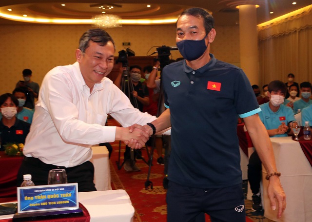 ĐT Việt Nam chiêu mộ thành công thủ môn Việt kiều đẳng cấp châu Âu: 'Văn Lâm mới' chính thức lộ diện