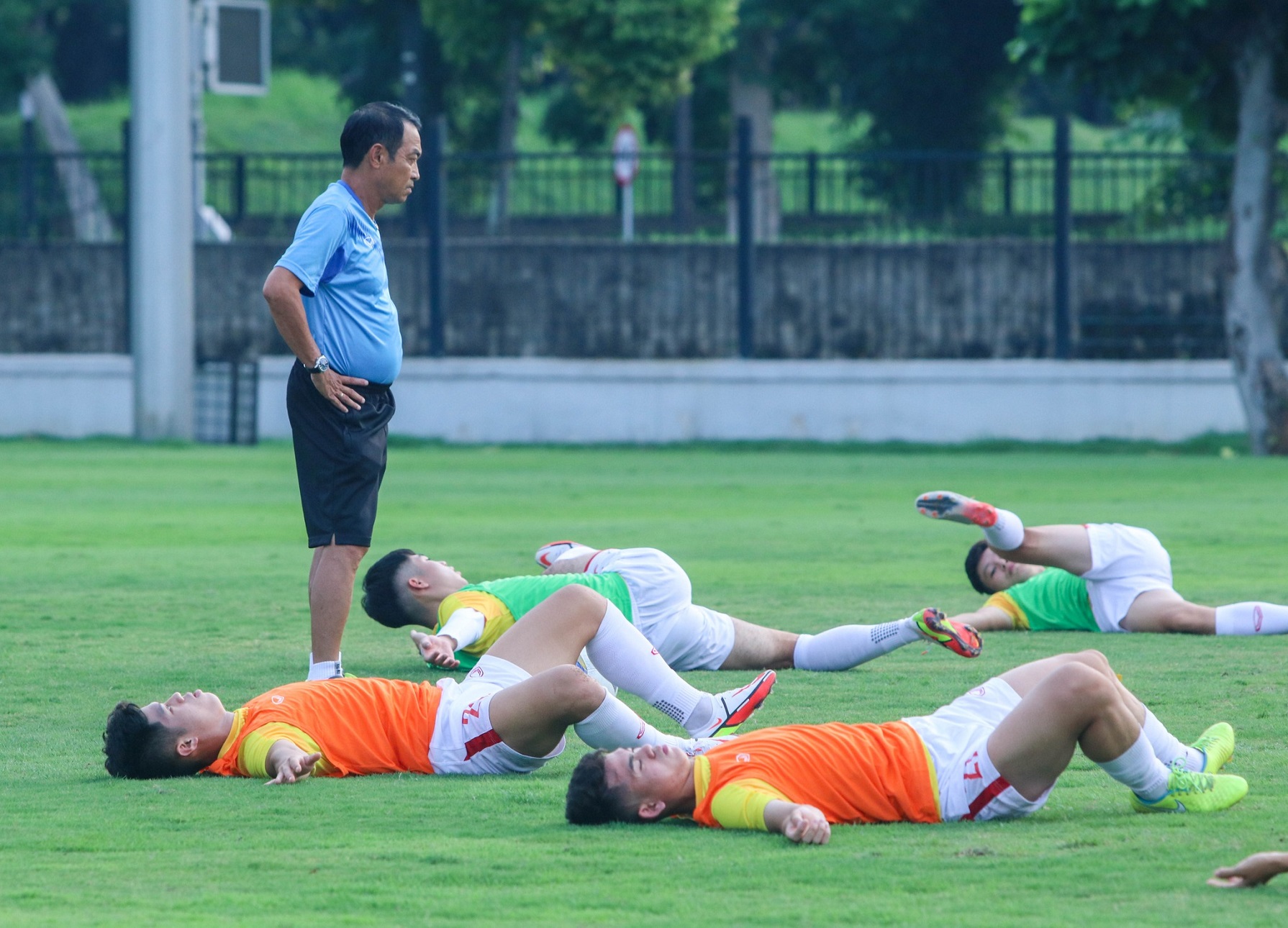 ĐT Việt Nam trả giá đắt vì lịch trình 'hành xác': Sao HAGL chấn thương nặng, bỏ lỡ giải đấu số 1 ĐNÁ
