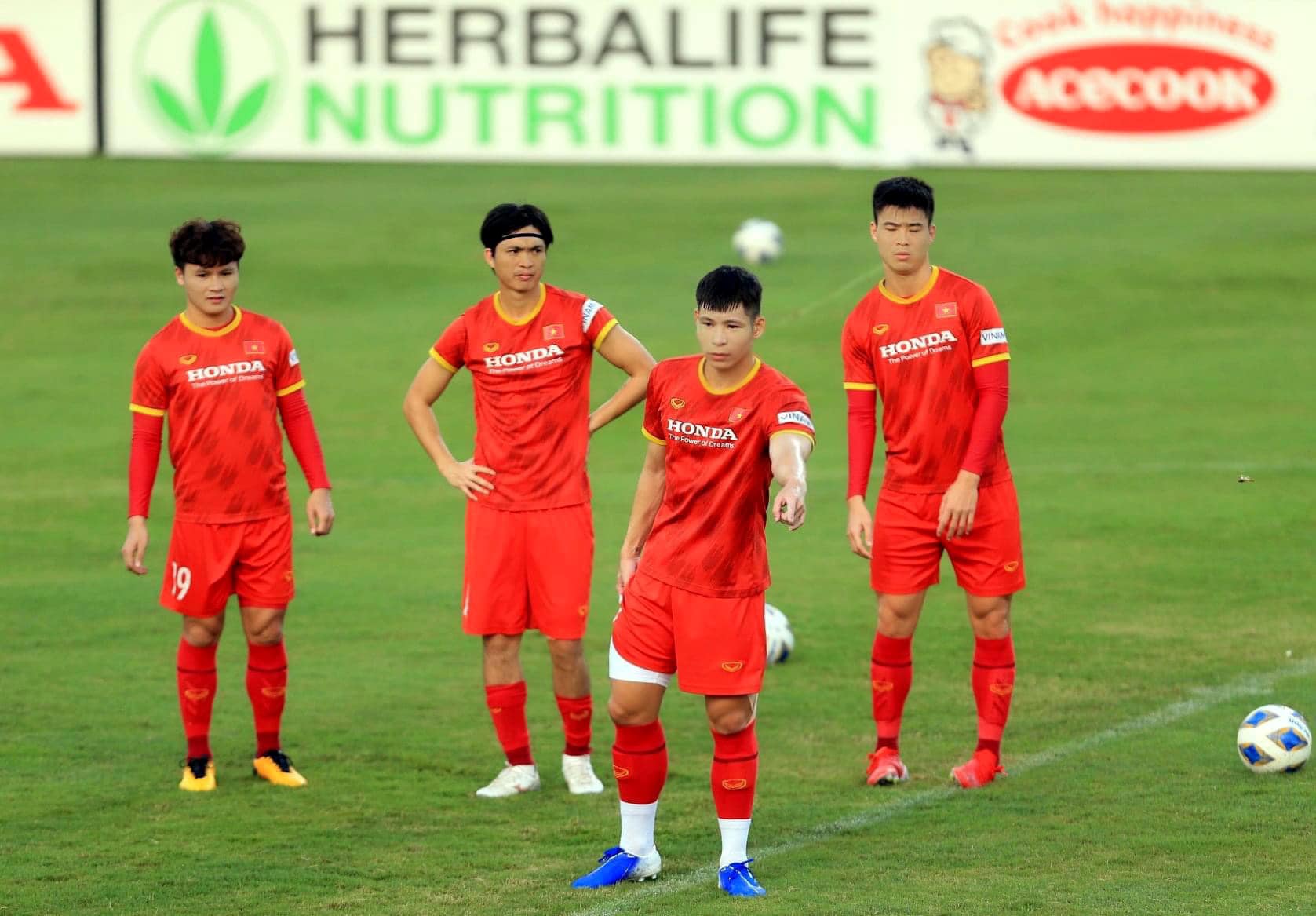 HLV Park đón tin dữ trước trận Oman: Trụ cột ĐT Việt Nam chấn thương nặng, nguy cơ nghỉ hết năm 2022
