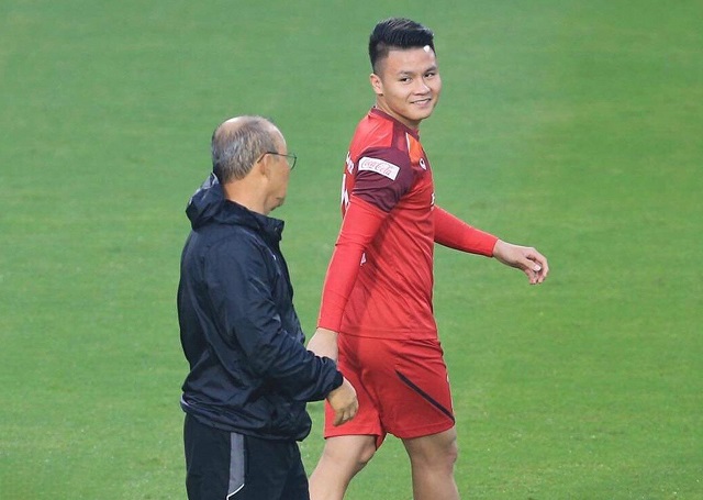 'Si&ecirc;u c&ograve;' Đắc Văn bỏ sự kiện đặc biệt của sao ĐT Việt Nam, sang ch&acirc;u &Acirc;u chốt HĐ khủng cho Quang Hải