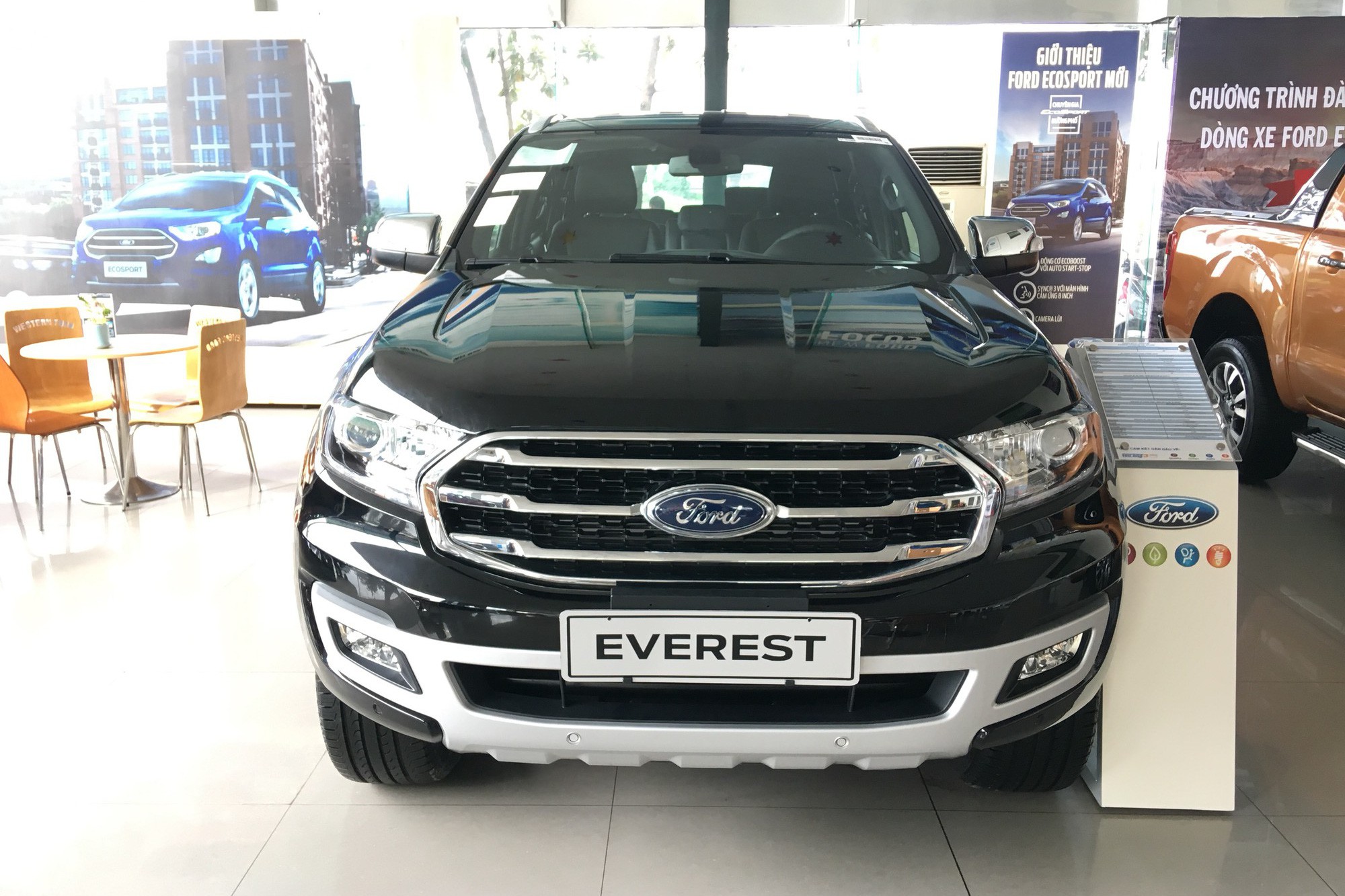 Ford Everest giảm giá hàng trăm triệu đồng