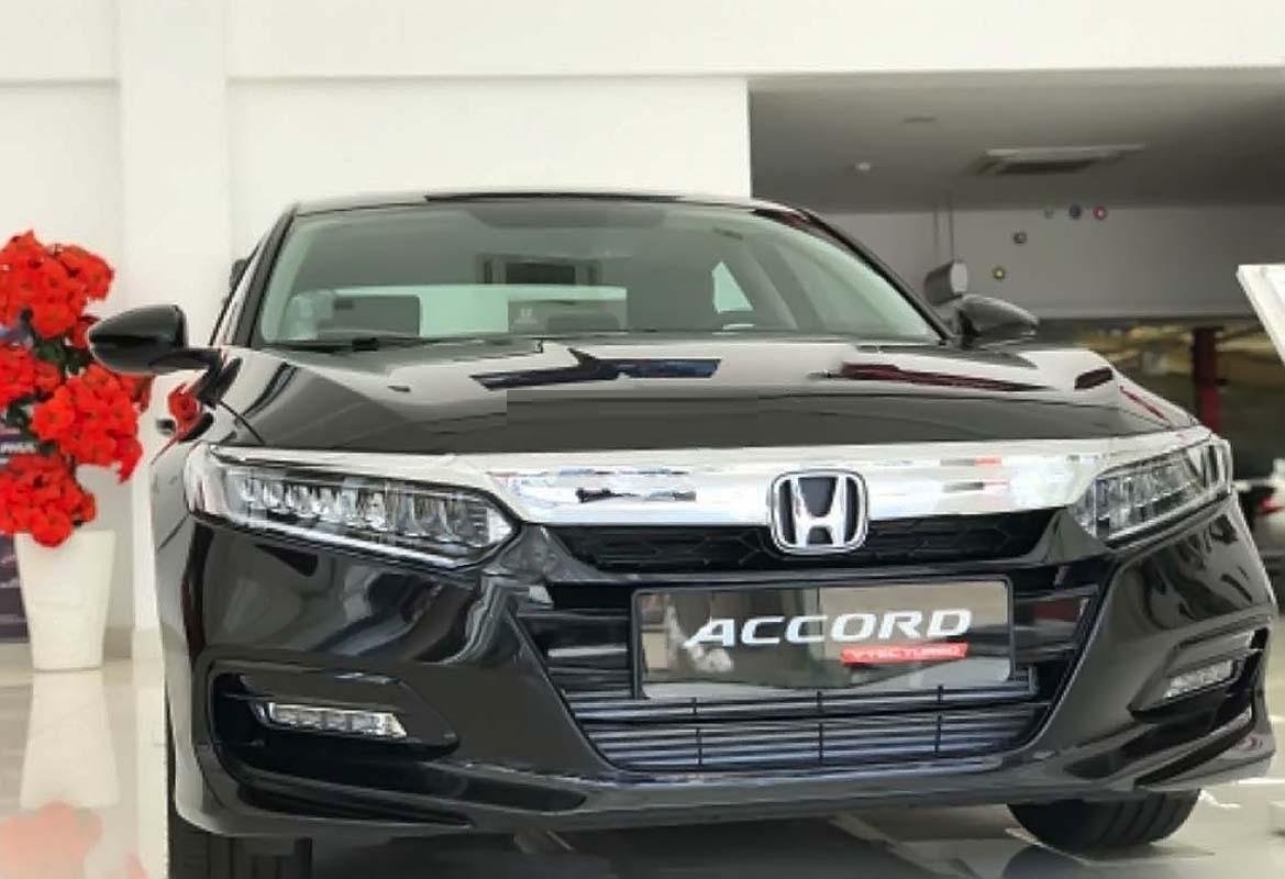 Honda Accord giảm giá