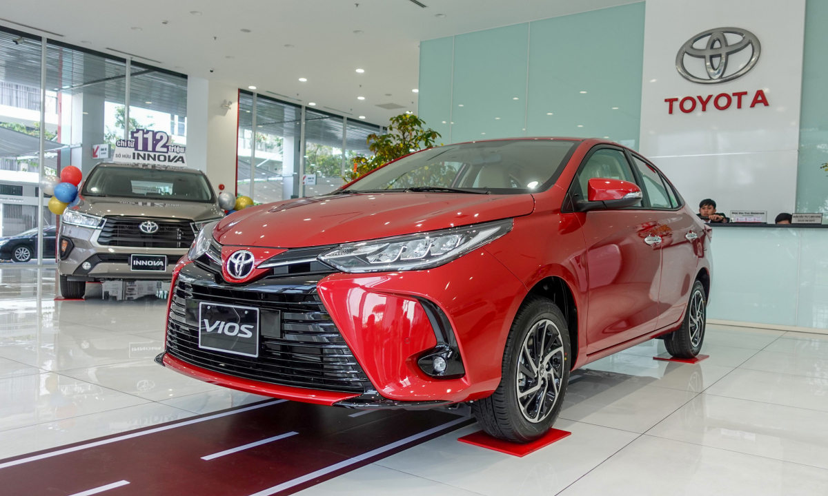 Toyota Vios bất ngờ giảm giá đầu tháng 10, quyết 'vượt mặt' Hyundai Accent, Honda City