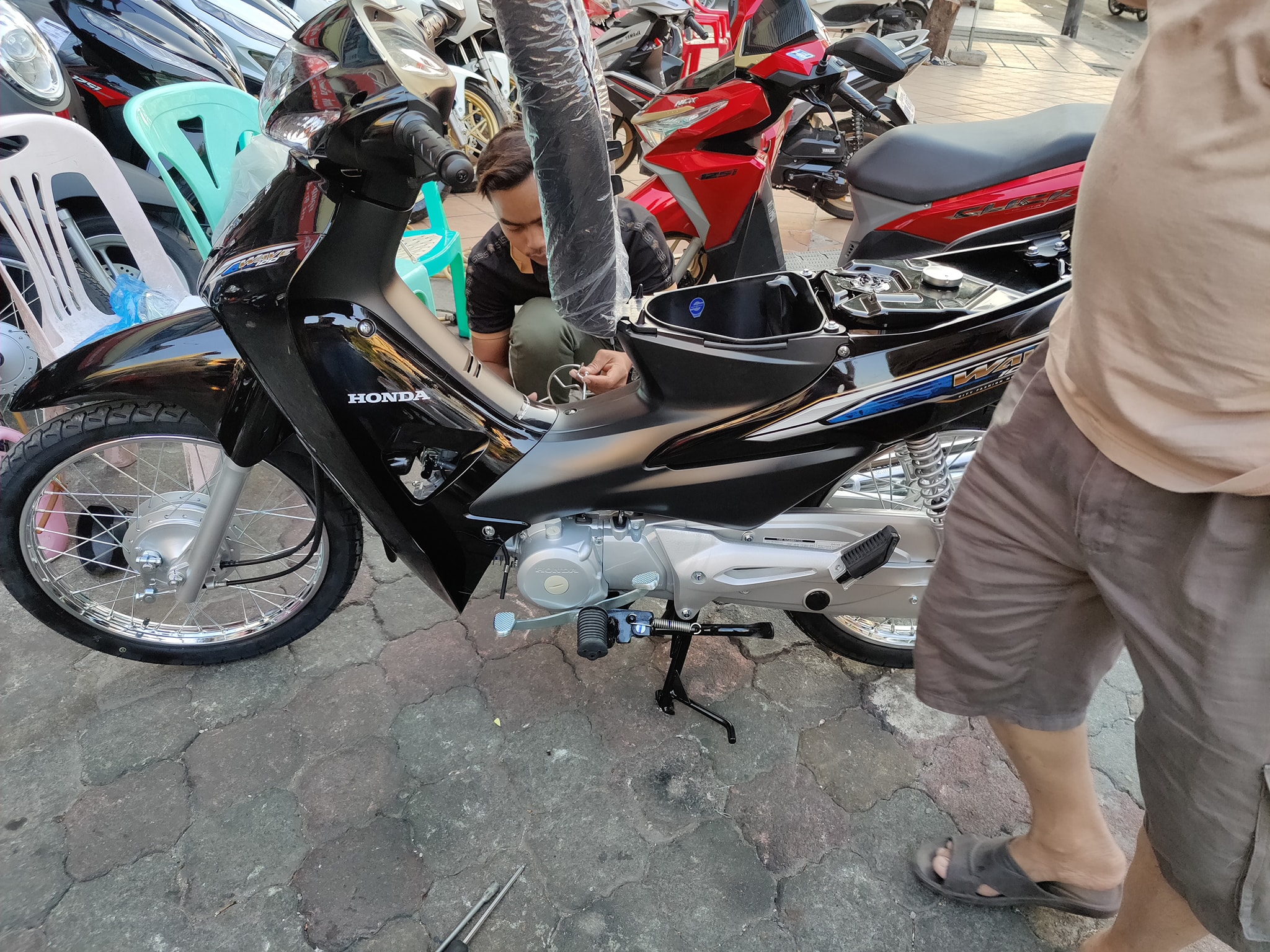 Cận cảnh 'đàn em' Honda Wave Alpha tại đại lý: Đẹp mê mẩn, giá bán khiến khách Việt bất ngờ