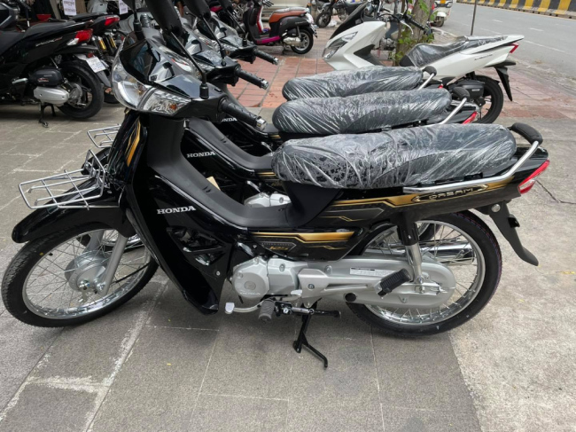 Honda Dream Việt biển ngũ 9 độc nhất miền Bắc giá gần 400 triệu đồng