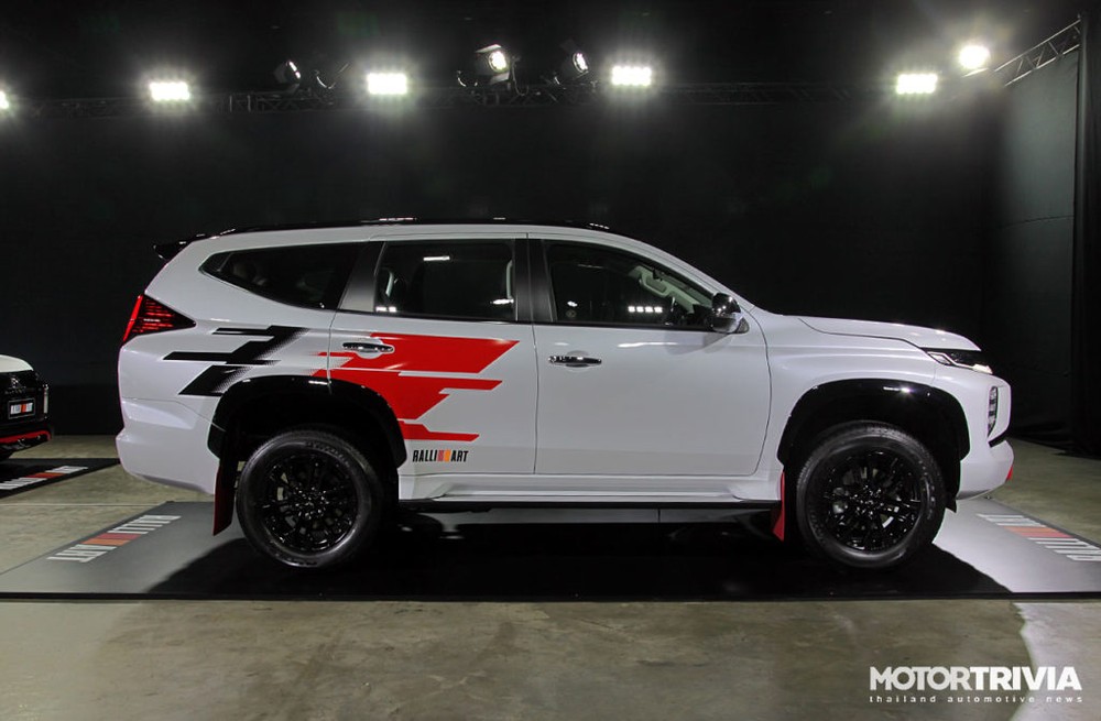 Toyota Fortuner 2021 't&aacute;i mặt' trước đối thủ mới: Thiết kế đậm chất thể thao, rục rịch về đại l&yacute;