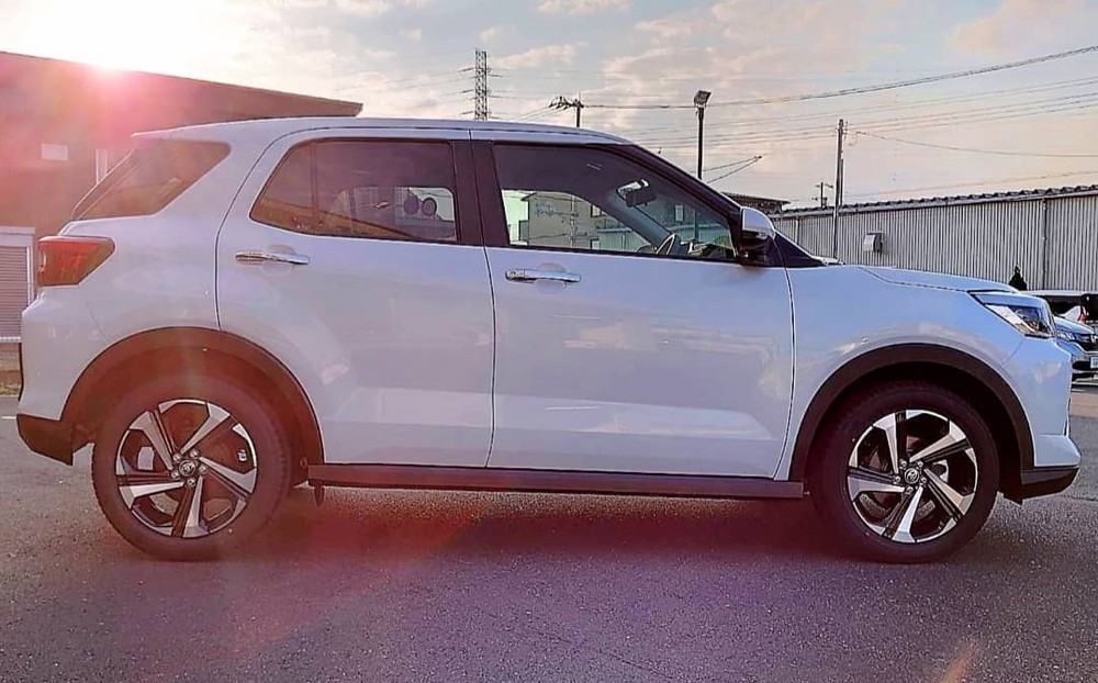 'Đàn em' giá 432 triệu của Toyota Vios về đại lý, cận cảnh thiết kế khiến dân tình phát sốt