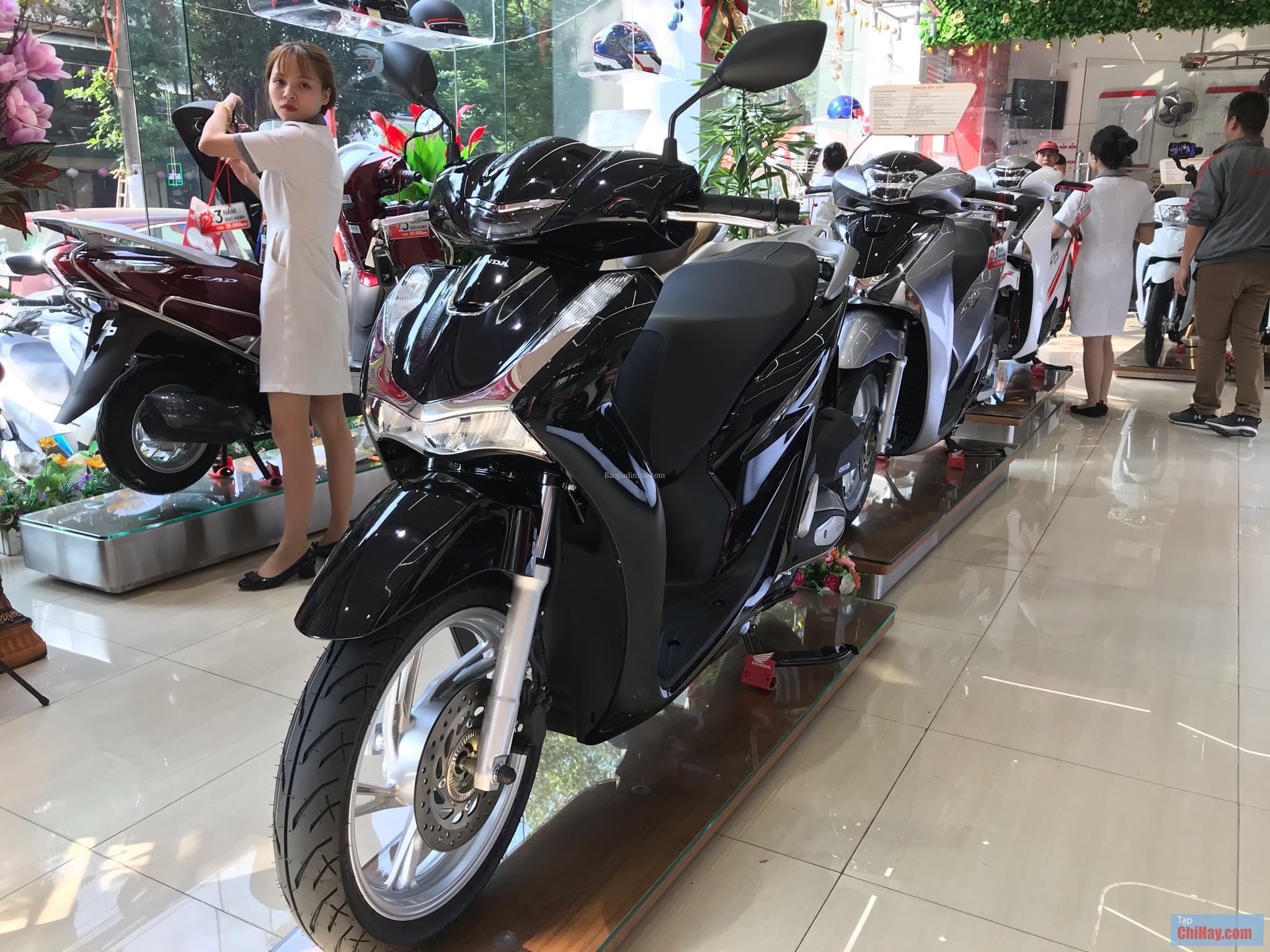 Khách Việt bất ngờ với giá xe Honda SH 2021 mới nhất tại đại lý, thời điểm vàng để mua xe giá tốt