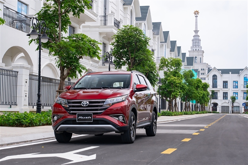 Mẫu MPV của Toyota giảm gi&aacute; xuống mức rẻ hơn Mitsubishi Xpander, thiết kế thu h&uacute;t kh&aacute;ch Việt