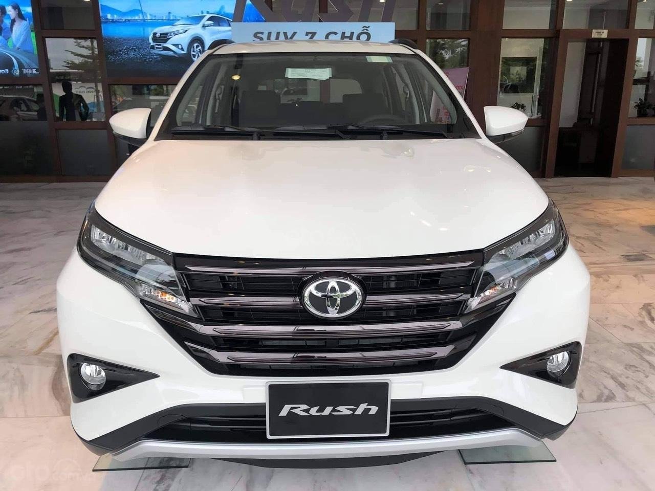 Mẫu MPV của Toyota giảm gi&aacute; xuống mức rẻ hơn Mitsubishi Xpander, thiết kế thu h&uacute;t kh&aacute;ch Việt