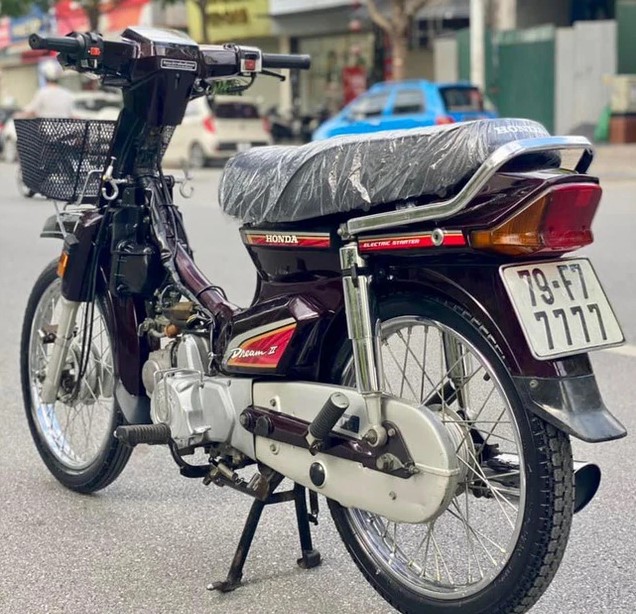 Kh&aacute;ch Việt 'giật m&igrave;nh' trước gi&aacute; b&aacute;n của Honda Dream nhập Th&aacute;i, nguy&ecirc;n nh&acirc;n ph&iacute;a sau g&acirc;y bất ngờ