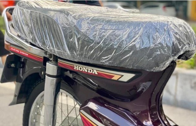 Kh&aacute;ch Việt 'giật m&igrave;nh' trước gi&aacute; b&aacute;n của Honda Dream nhập Th&aacute;i, nguy&ecirc;n nh&acirc;n ph&iacute;a sau g&acirc;y bất ngờ