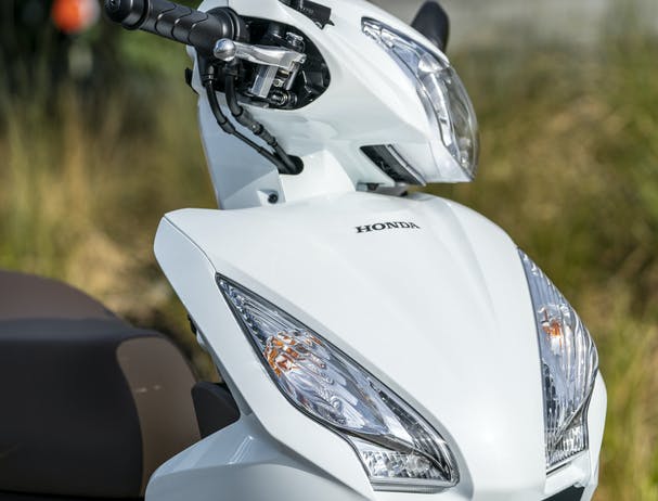 Honda Vision 'ch&ugrave;n ch&acirc;n' trước mẫu xe ga c&ugrave;ng nh&agrave;: Thiết kế đẹp m&ecirc; mẩn, c&oacute; gi&aacute; b&aacute;n kh&oacute; tin