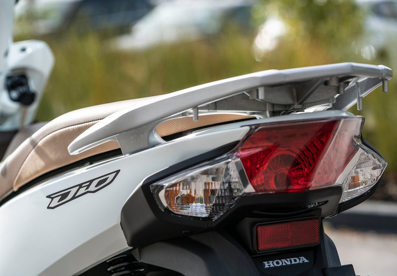 Honda Vision 'chùn chân' trước mẫu xe ga cùng nhà: Thiết kế đẹp mê mẩn, có giá bán khó tin