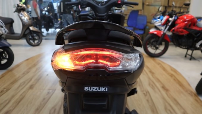 Honda Air Blade 'cho&aacute;ng v&aacute;ng' trước đối thủ c&oacute; gi&aacute; chỉ 27 triệu, sắp về đại l&yacute; với thiết kế m&ecirc; mẩn