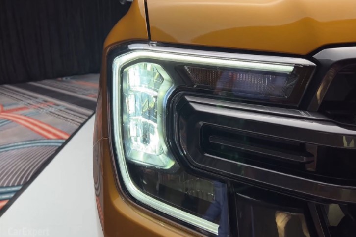 Ảnh thực tế của Ford Ranger 2022 khiến kh&aacute;ch Việt bấn loạn: Đẹp kh&ocirc;ng điểm trừ, trang bị ngập tr&agrave;n