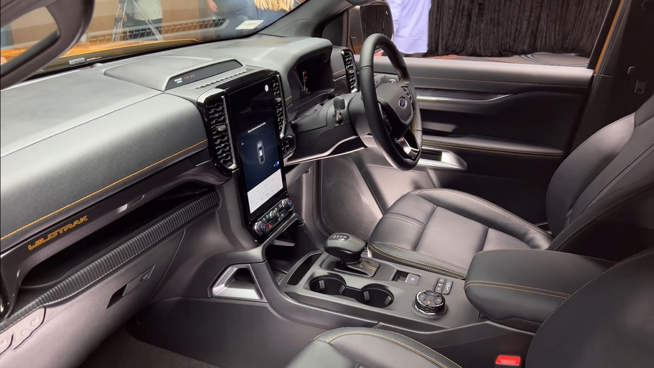 Ảnh thực tế của Ford Ranger 2022 khiến kh&aacute;ch Việt bấn loạn: Đẹp kh&ocirc;ng điểm trừ, trang bị ngập tr&agrave;n