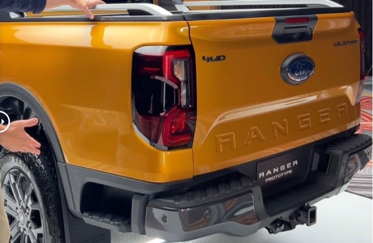 Ảnh thực tế của Ford Ranger 2022 khiến kh&aacute;ch Việt bấn loạn: Đẹp kh&ocirc;ng điểm trừ, trang bị ngập tr&agrave;n