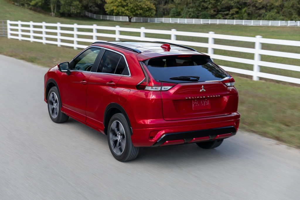 Mitsubishi Eclipse Cross 2022 giá rẻ hơn Honda CR-V