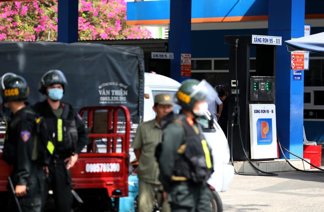 Diễn biến mới nhất về đường d&acirc;y 200 triệu l&iacute;t xăng giả: Tiếp tục phong tỏa c&acirc;y xăng c&oacute; li&ecirc;n quan