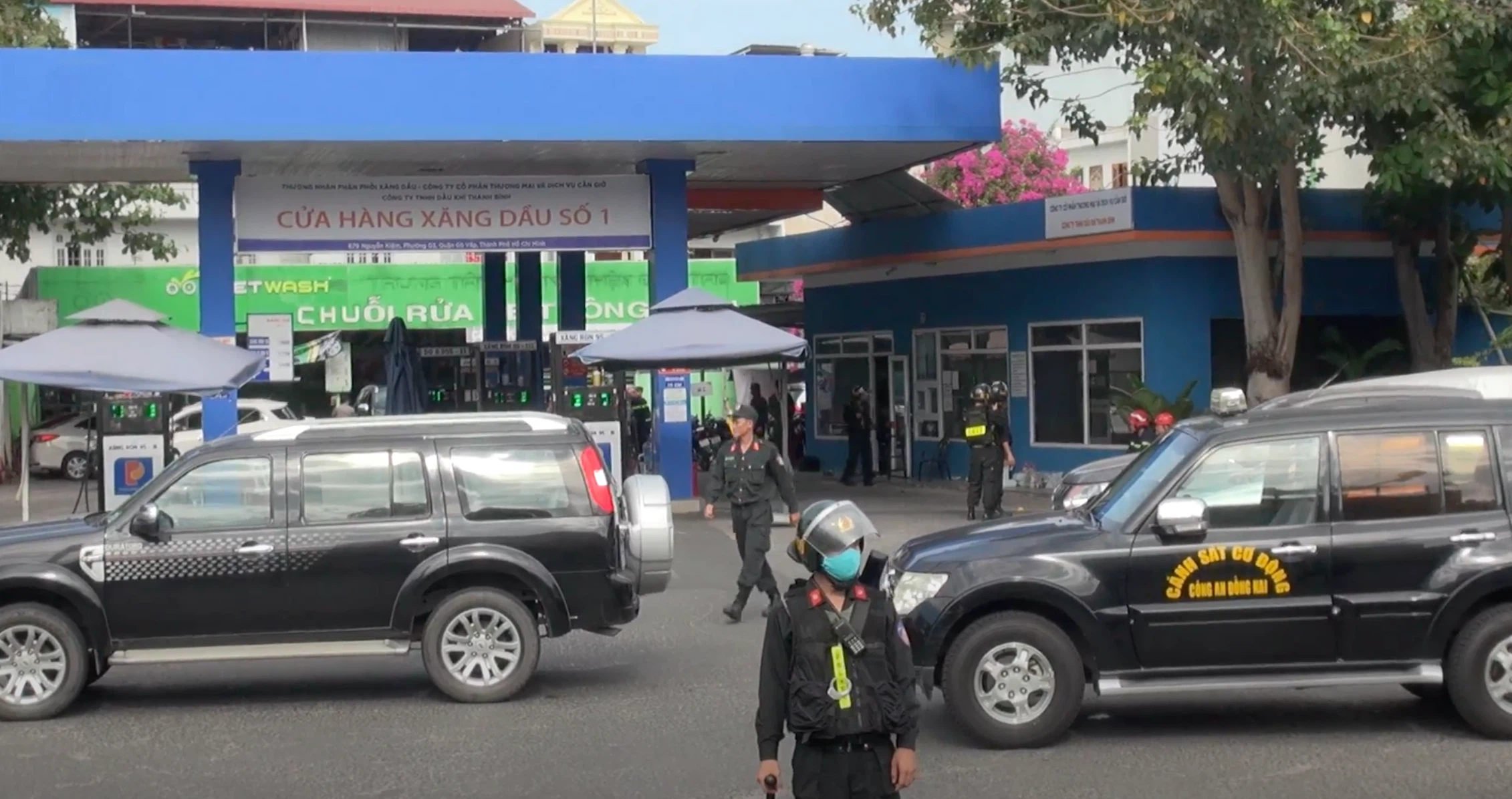 Diễn biến mới nhất về đường d&acirc;y 200 triệu l&iacute;t xăng giả: Tiếp tục phong tỏa c&acirc;y xăng c&oacute; li&ecirc;n quan