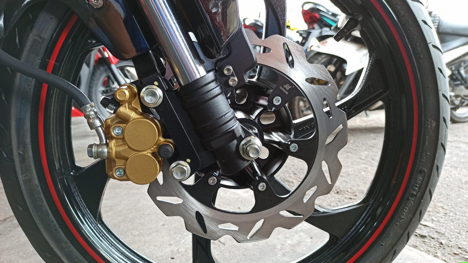 Đối thủ Yamaha Exciter 155 ch&iacute;nh thức về đại l&yacute; với gi&aacute; 45 triệu, sức mạnh v&agrave; thiết kế ấn tượng